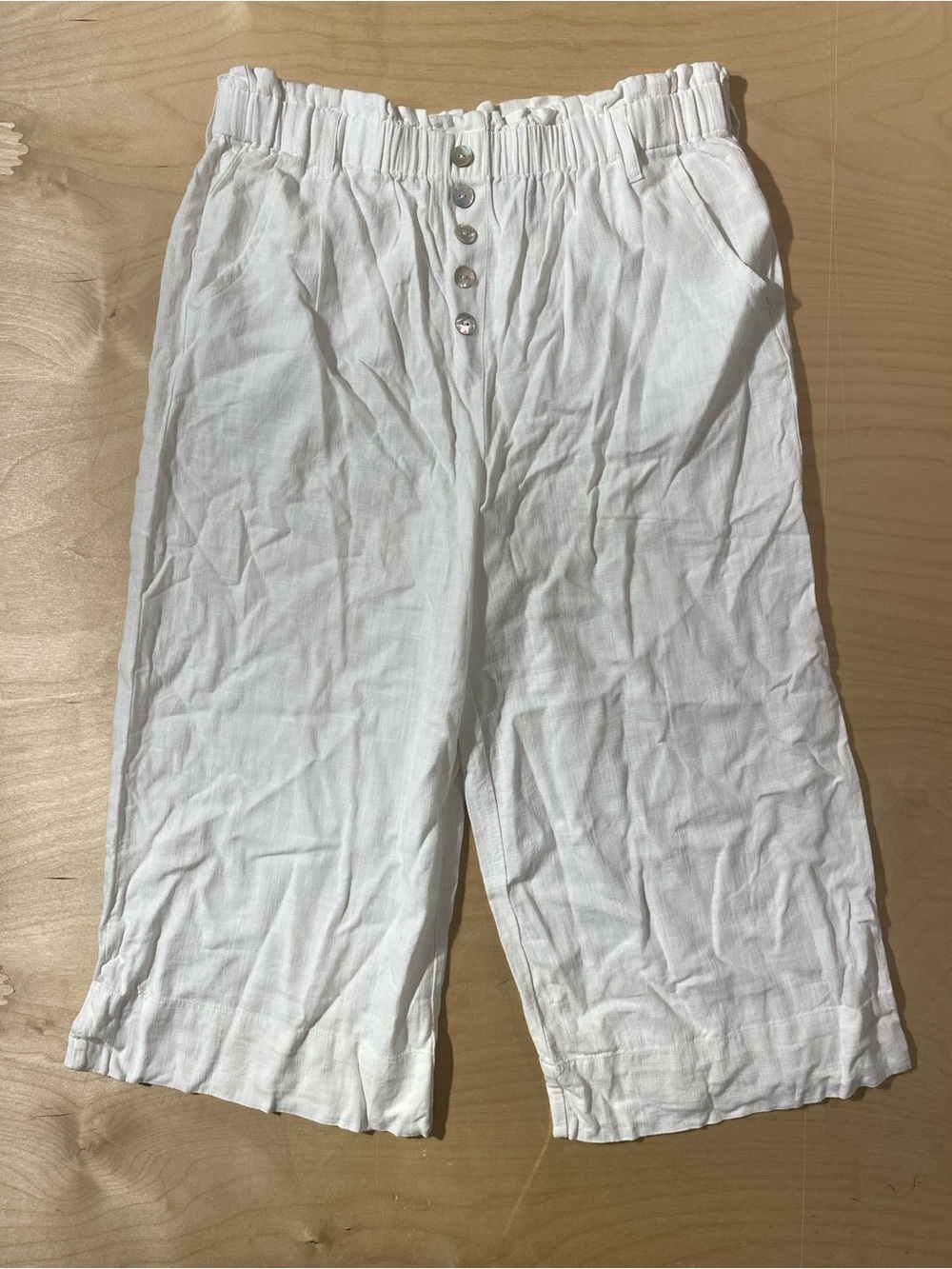 Ruby Rd. White Capris Pants Small (SO)
